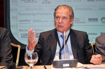 Fonte? http://upload.wikimedia.org/wikipedia/commons/2/25/Jose_Dirceu,_former_Chief_Minister_of_Brazil,_on_the_growing_trade_between_China_and_Brazil,_at_the_2009_Horasis_Global_China_Business_Meeting_-_Flickr_-_Horasis.jpg